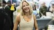 Caroline Fleming i sommertøj og smilende på bogmesse
