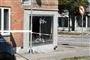 firsørsalon med knuste ruder 