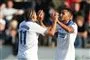 fodboldspillere jubler efter scoring