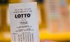 hånd holder lotto-kupon