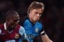 Martin Laursen i aktion mod West Hams Hayden Mullins Foto: AP/Sean Dempsey / POLFOTO