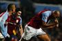 Aston Villas Zak Knight fejrer 2-2-målet mod Arsenal.  Foto: AP/Simon Dawson / POLFOTO