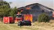voldsom brand i stor lade - og redningskøretøjer