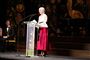 Dronningen Margrethe på en talerstol