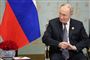 Ruslands præsident, Vladimir Putin, - mand i jakkesæt sidder i stol