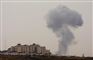 Røgen stiger fra et af de israelske missilangreb i det nordlige Gaza Foto: AP Photo/Bernat Armangue / POLFOTO