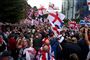 Omkring 110.000 briter deltager i en højreorienteret demonstration i London.