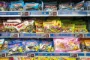 En masse slikposer på en supermarkedshylde