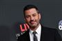 Jimmy Kimmel iført sort jakke og slips og hvid skjorte smiler til kameraet