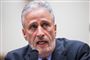 Jon Stewart valgte torsdag i sit talkshow en satirisk tilgang til sin kritik og kom med overdreven Trump-ros. (Arkivfoto).