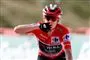 cykelrytter kysser sin hånd