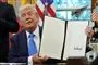 smilende trump bag bog med toldsatser