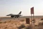 Et F-16 fly på startbanen