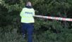 Politimand opsætter afspærringstape