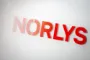 Norlys-logo med røde bogstaver på hvid baggrund