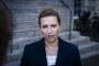 Mette Frederiksen foran trappen til Christiansborg