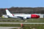 et fly i fart på landingsbanen