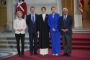 Statsminister Mette Frederiksen (S) ankom på den røde løber i selskab med formanden for EU-Kommissionen, Ursula von der Leyen, og EU's præsident, Antonio Costa.