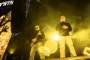 band står på scenen