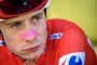 cykelrytter ser koncentreret ud