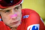 cykelrytter ser koncentreret ud