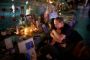 Billeder og lys er sat op i Tel Aviv til minde om ofrene for Hamas' angreb 7. oktober 2023.