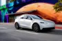 Lys t´Tesla kører på en vej