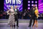 Skinz og Mille Funk samt Peter Løvenkrands og Jenna Bagge står på dansegulvet og venter på resultatet fra seerstemmerne
