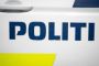 politilogo på siden af bil