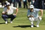 to golfspillere vurdere hullet på hug