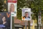 valgplakater hænger på lygtepæl