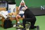 tennisspiller græder på sidelinjen