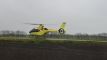 Lægehelikopter på landevej