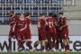 fodboldspillere jubler efter scoring