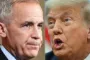 Trump raser og en anden mand ser tilknappet ud
