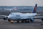 et jumbojet-fly i en lufthavn