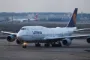 et jumbojet-fly i en lufthavn