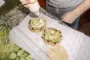 de to bunde til en burger tilberedes