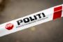 Et hvidt politafspærringsbånd med røde striber