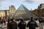 Fem mistænkte er blevet anholdt i forbindelse med røveriet ved kunstmuseet Louvre 19. oktober. Ingen af de stjålne juveler er fundet, lyder det. (Arkivfoto).