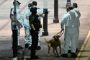 politi med hunde ved et tog
