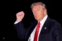 Donald Trump knytter næven