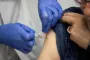 Person får vaccine 