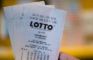 hånd holder lotto-kupon