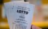 hånd holder lotto-kupon