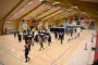 folk stemmer i stor hal