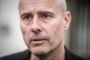 mand kigger intenst
