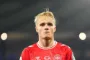 portræt af spiller i rød træje