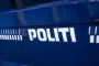Side på mørk politibil