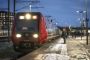 De røde S-tog, som her kører 5. december 2023, bliver gratis at rejse med hver søndag i december. Det kræver blot, at man henter en kupon i DSB's app, og så kan man køre gratis på alle S-togslinjer i hele søndagsdøgnet fra 30. november. (Arkivfoto).